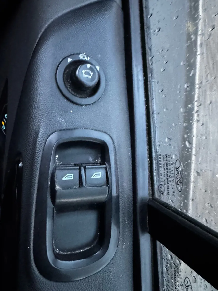 Ford Transit Custom-Trend Line LWB Auto - Image 2