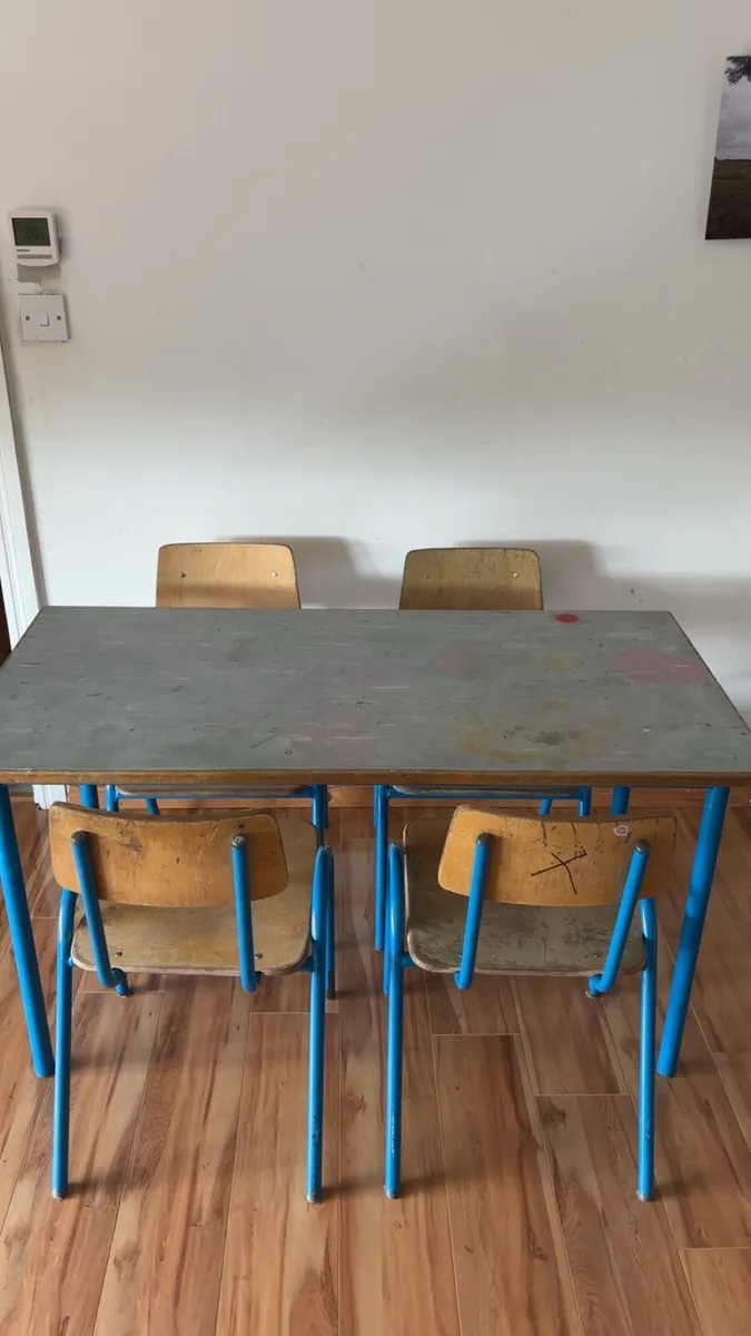 School table and chairs - Image 1