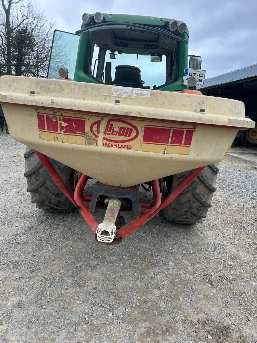 Vicon Fertiliser Spreader - Image 2