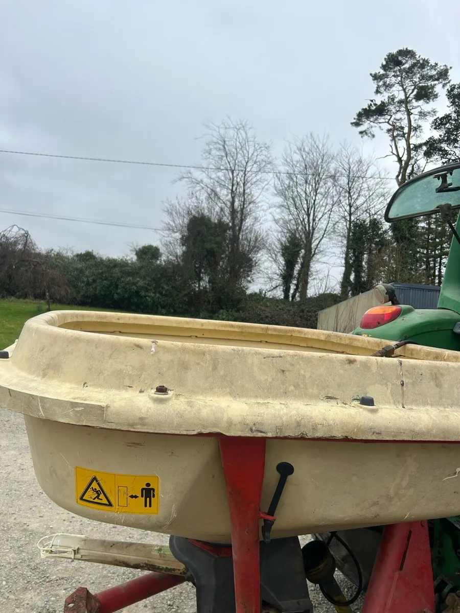 Vicon Fertiliser Spreader - Image 3