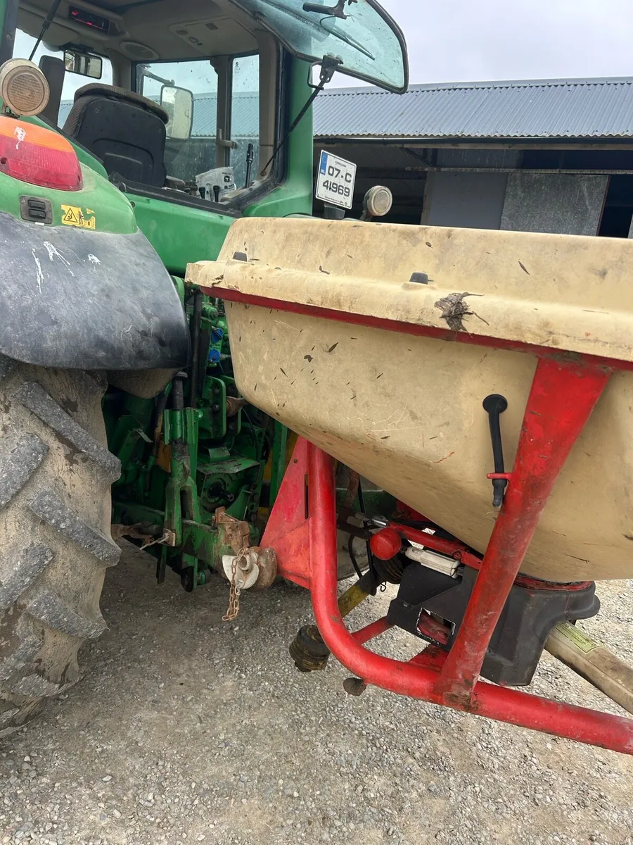 Vicon Fertiliser Spreader - Image 4