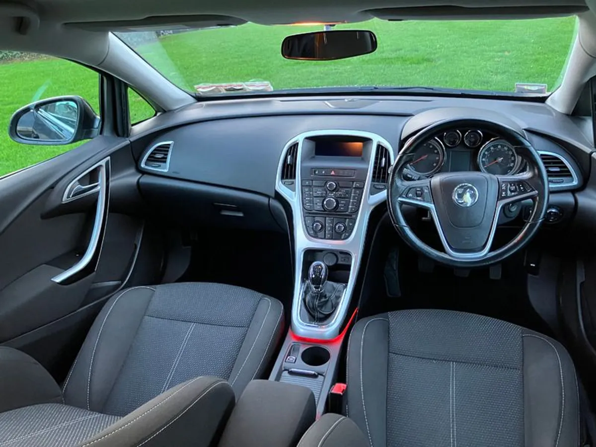 Vauxhall Astra J Sri 2011, 1.4 Petrol, Very Good Condition, Nct and Tax! - Image 2