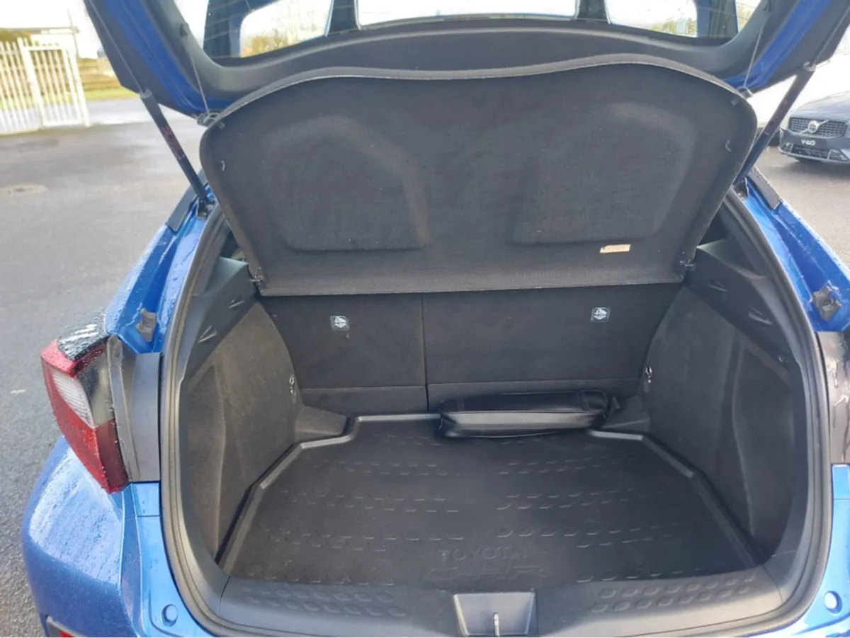 Toyota C-HR CHR 1.8 Hybrid Luna 4DR A Auto - Image 4