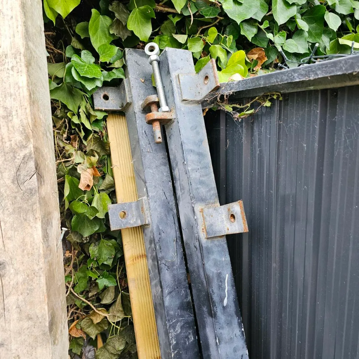 Rear Gates ( Steel posts too ) - Image 2