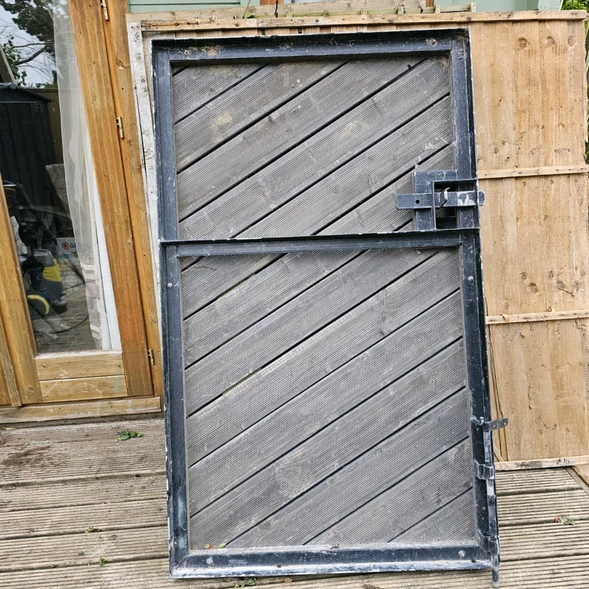 Rear Gates ( Steel posts too ) - Image 3
