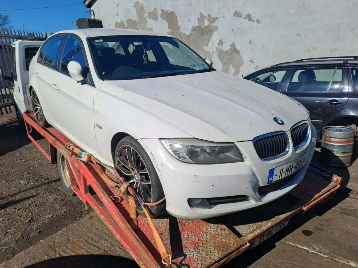2011 bmw 320d   breaking for parts - Image 2