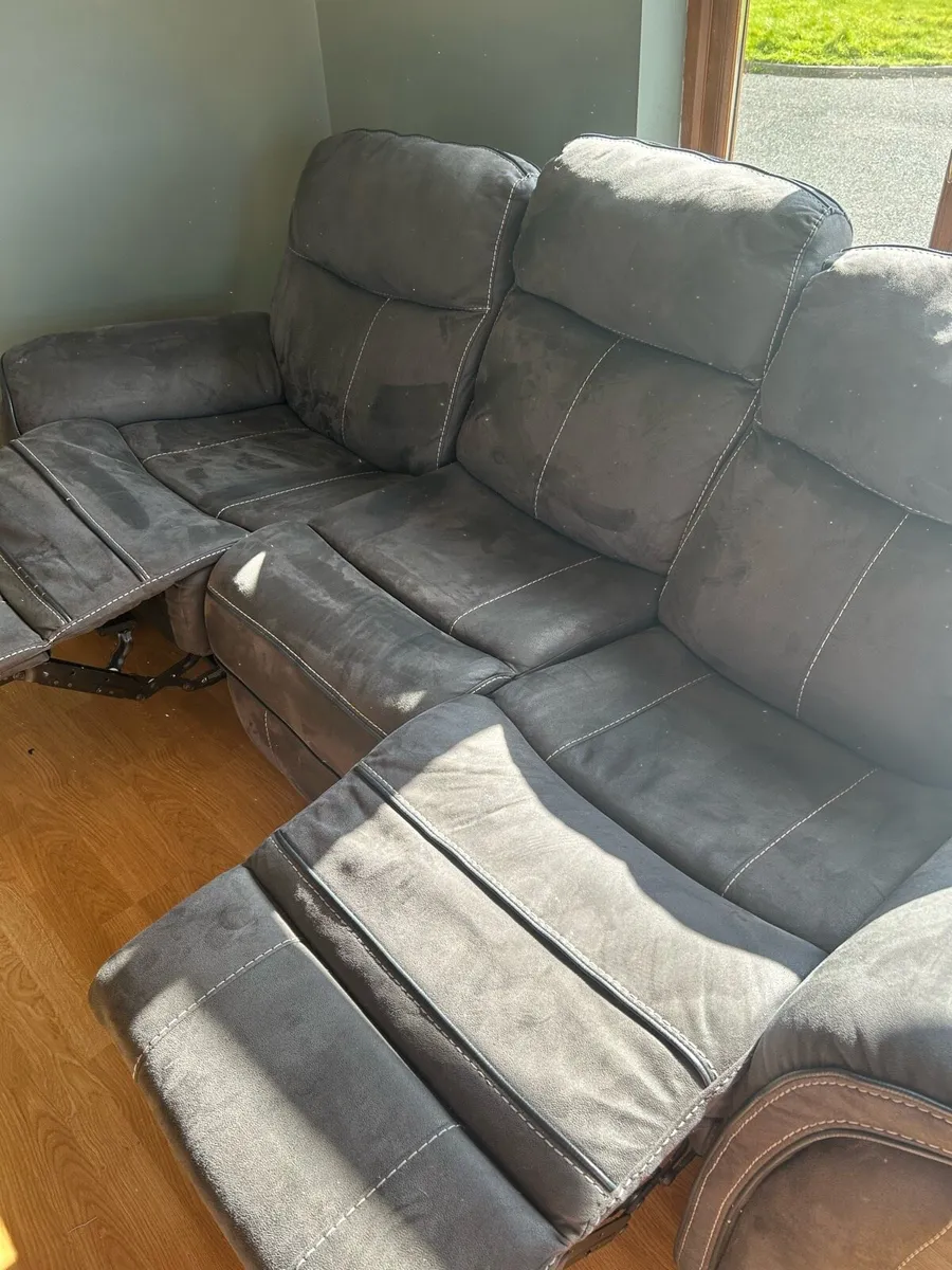 3 piece recliner sofa with matching recliner chair - Image 4