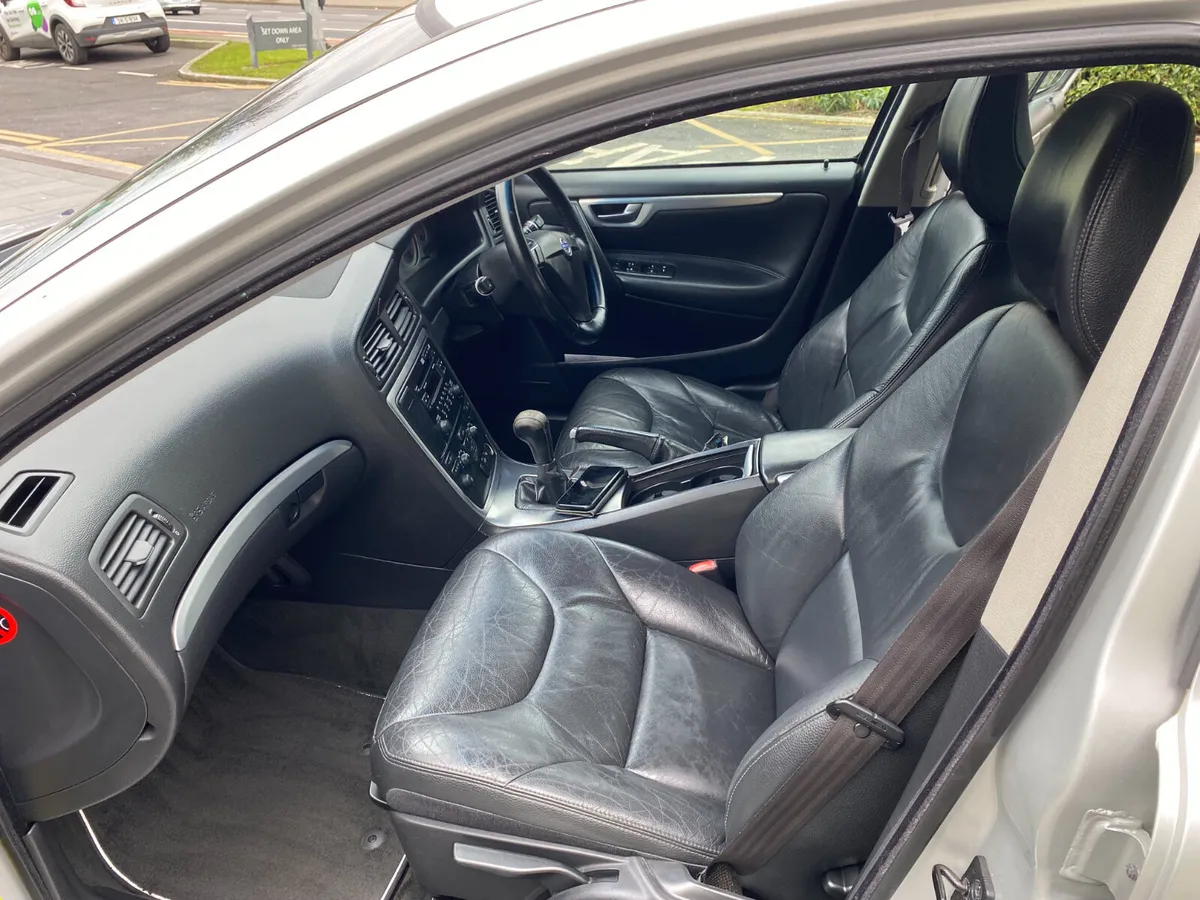 Volvo S60 - 0868212190 - Image 2