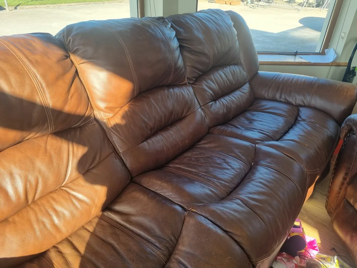 Leather couch 3 seater plus 2 one seaters - Image 2