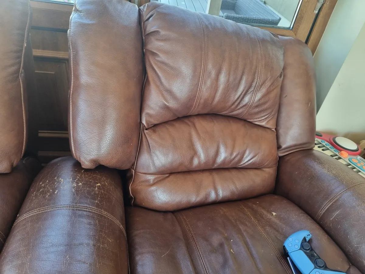 Leather couch 3 seater plus 2 one seaters - Image 3