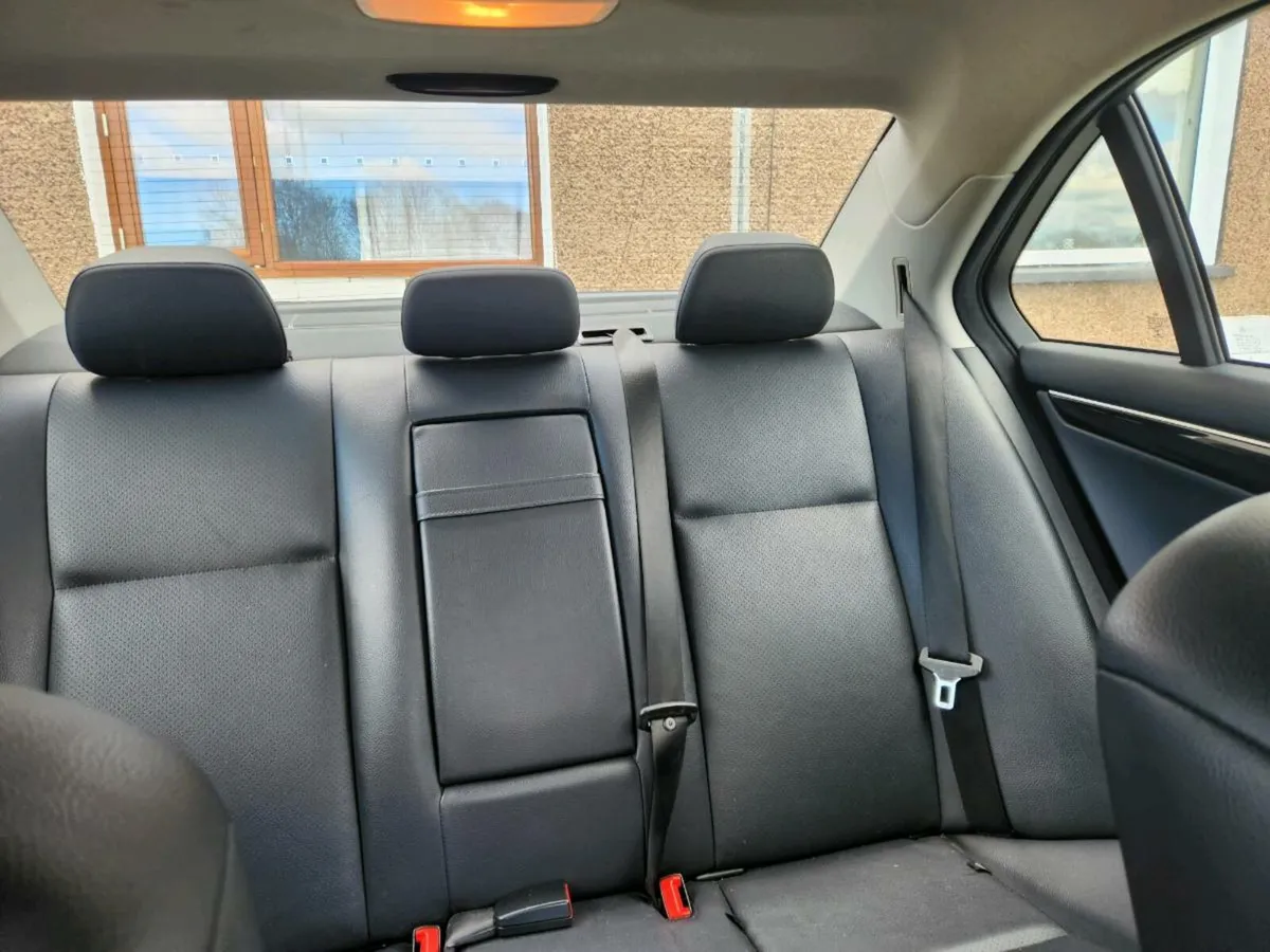 Auto-Mercedes-Benz C Class Diesel AUTOMATIC - Image 4