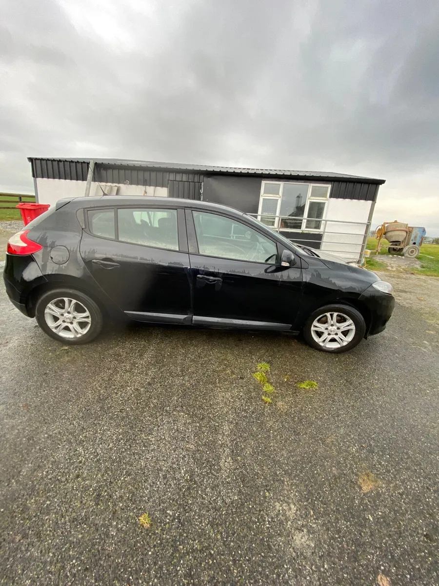 2012 Renault megane - Image 2