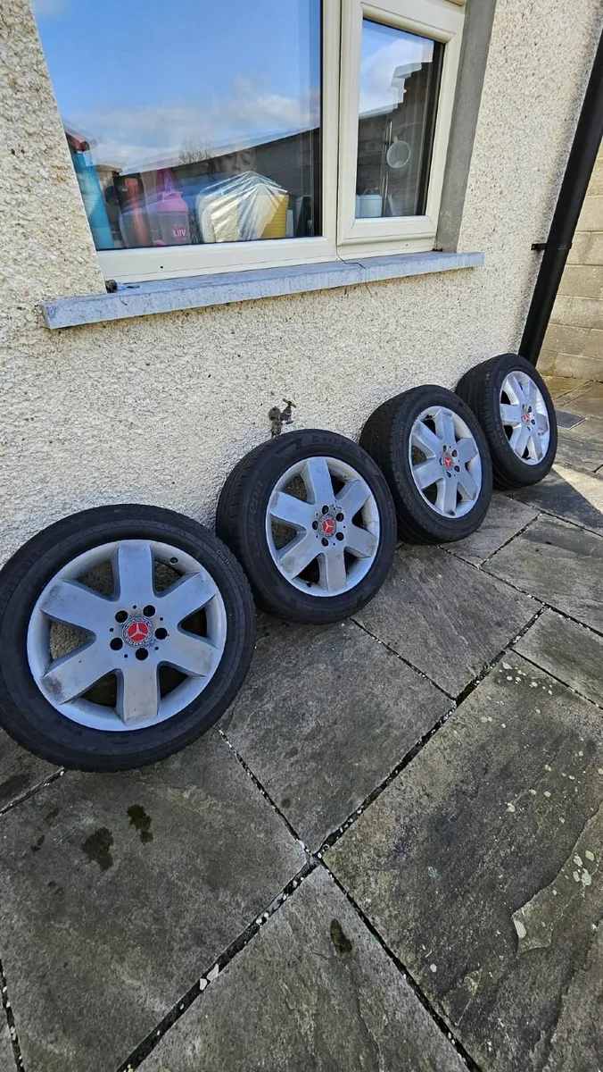 4x 17'' Mercedes (Viano) Alloys with Tyres - Image 1