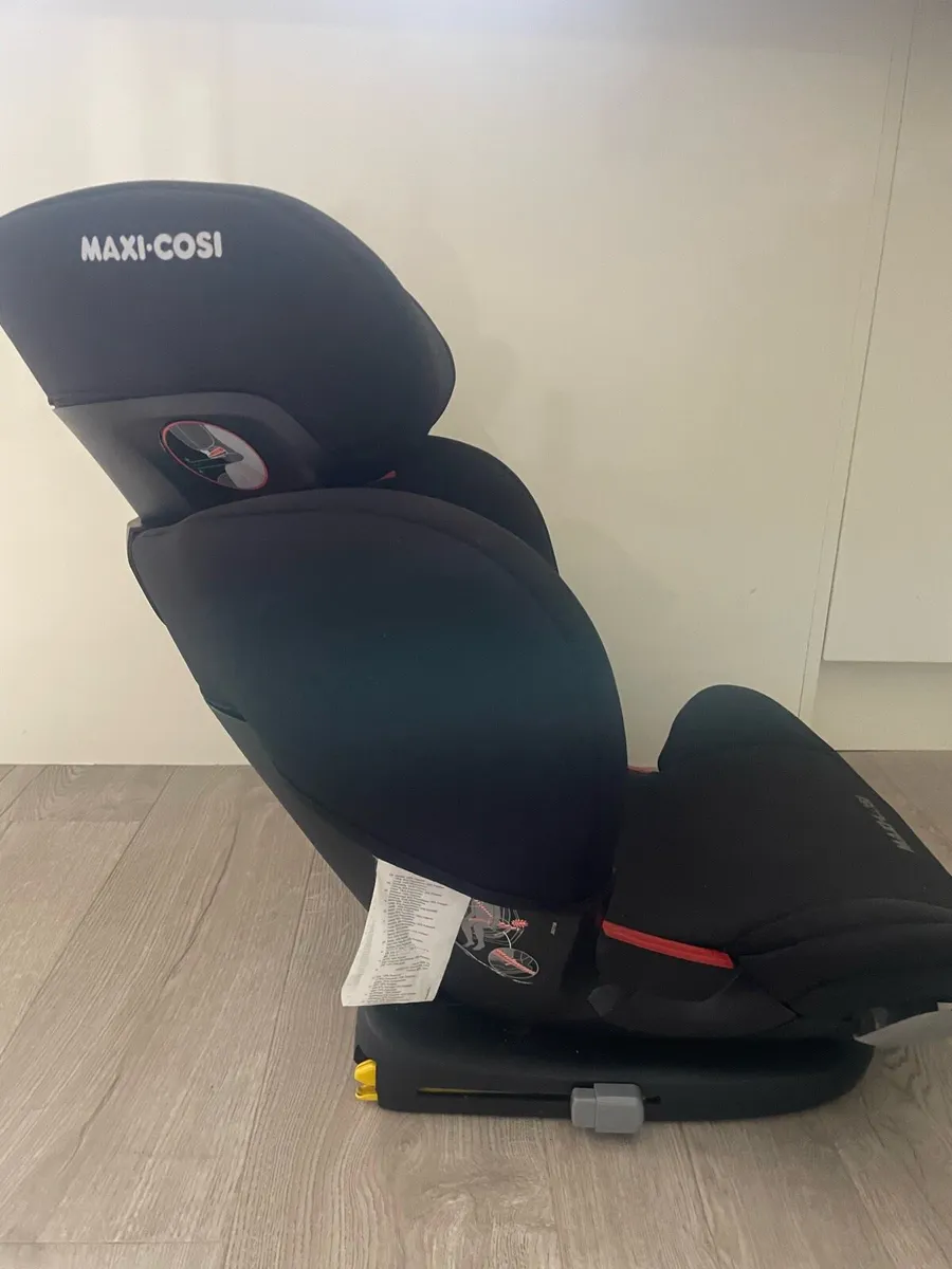Maxi Cosi Car Seat - Image 1