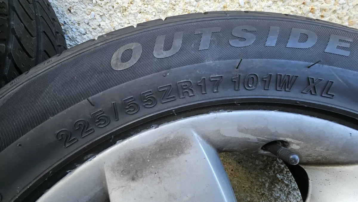 4x 17'' Mercedes (Viano) Alloys with Tyres - Image 3