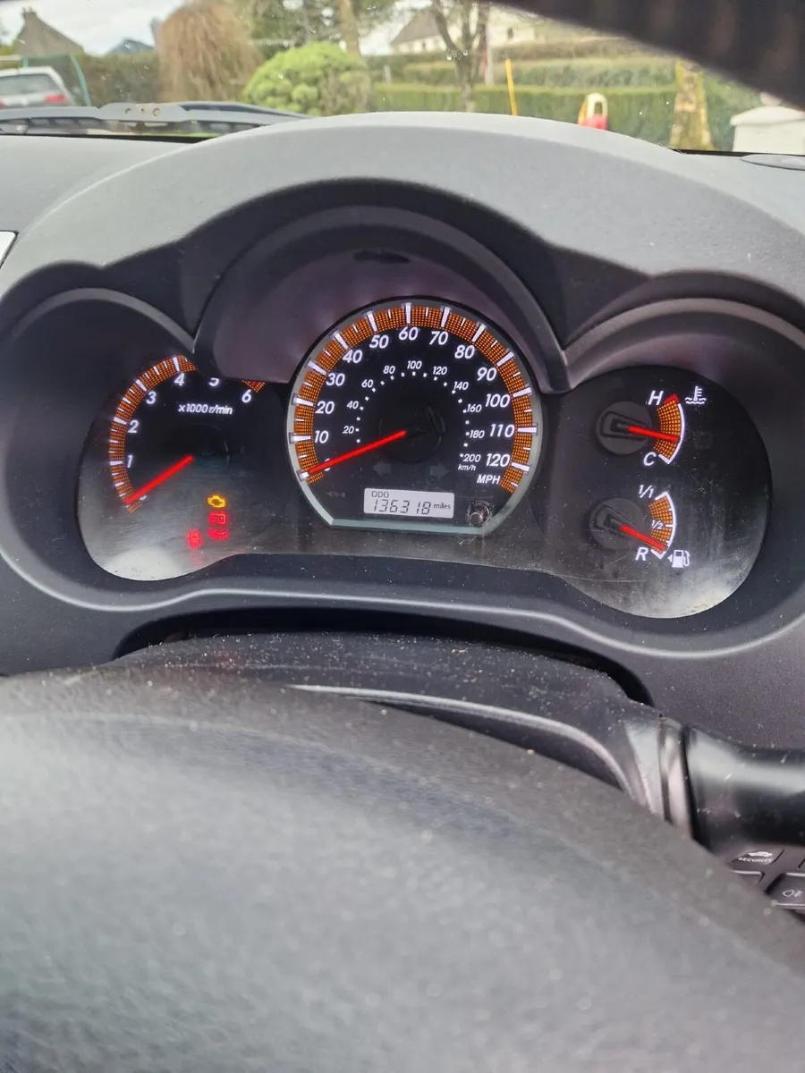 Toyota Hilux Invincible D4D - Image 2