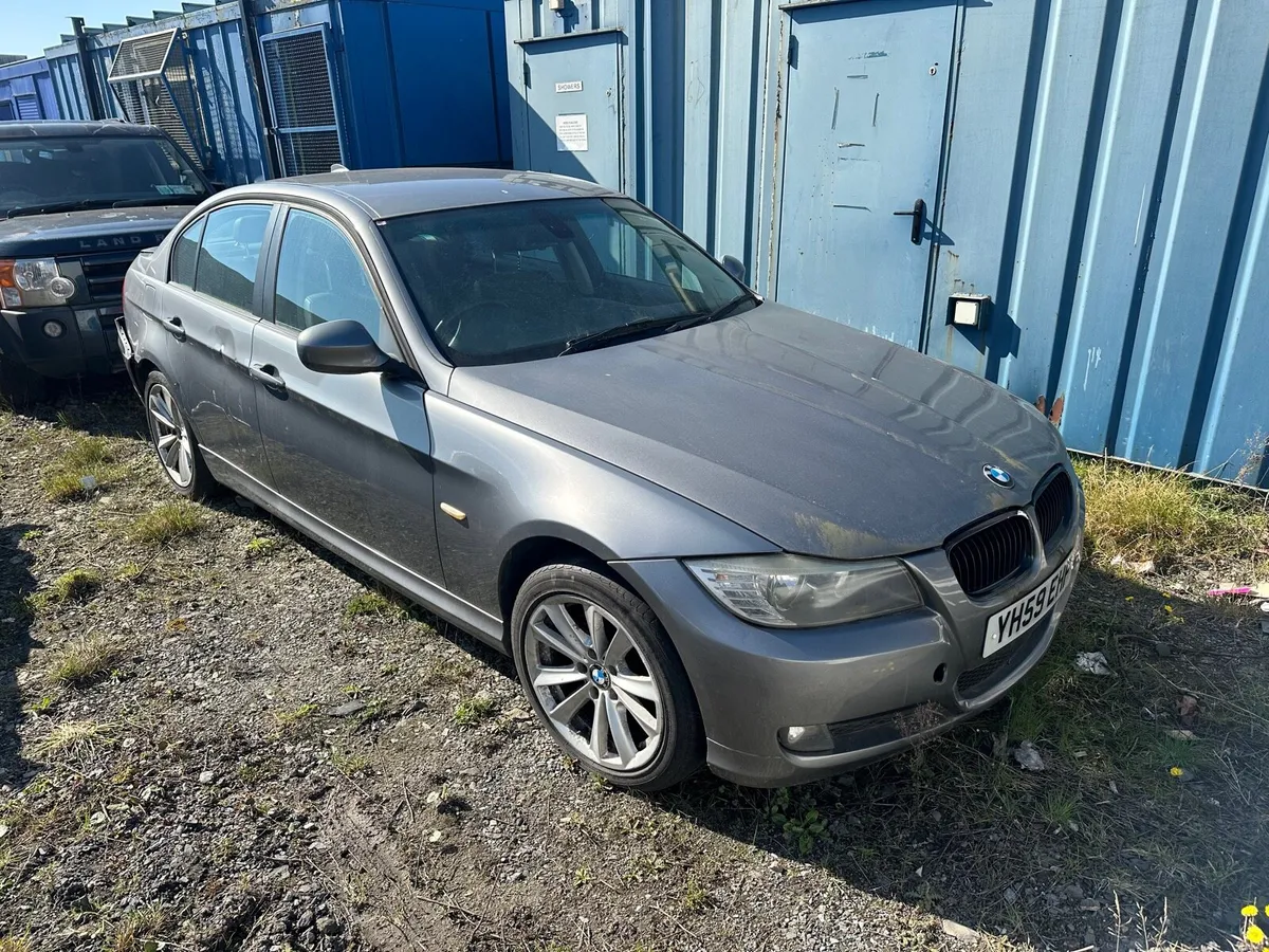 09 BMW 320d SLIGHT REAR DAMAGE UK REG - Image 1