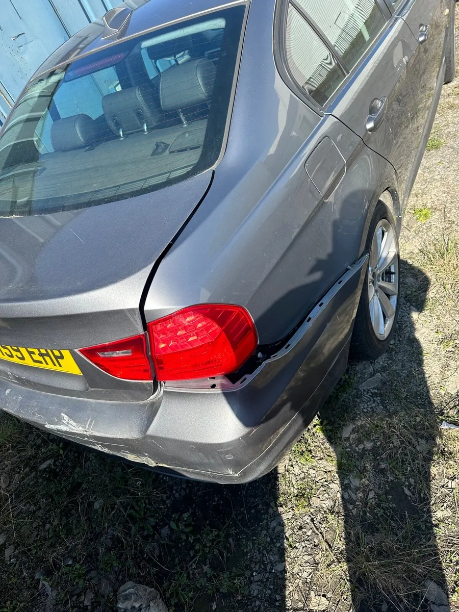 09 BMW 320d SLIGHT REAR DAMAGE UK REG - Image 3