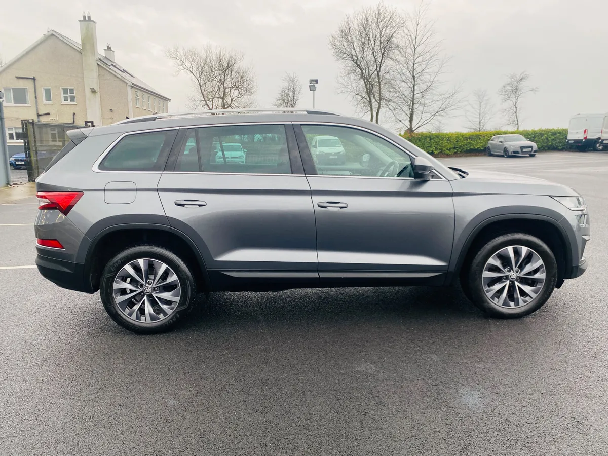 SKODA KODIAQ AMBITION DSG 7 SEATER 2022 (221) - Image 4