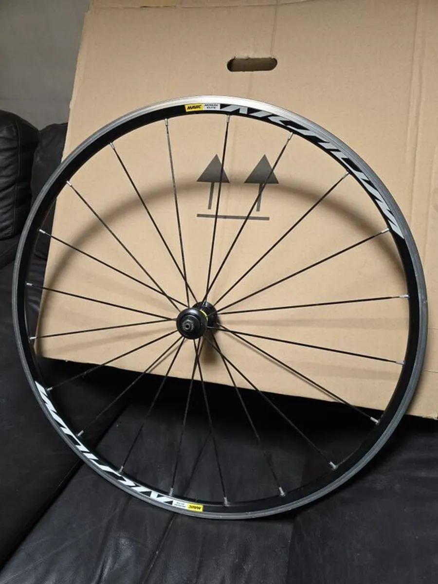 Mavic Aksium road bike wheels - Image 1