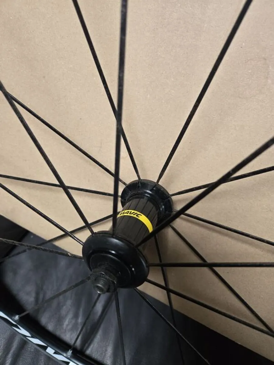 Mavic Aksium road bike wheels - Image 2