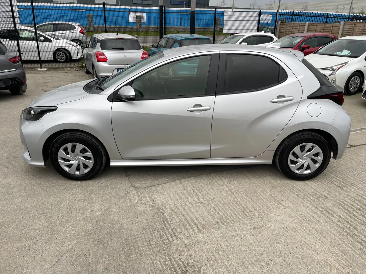 201 Toyota Yaris 1.0 Automatic 5dr Model - Image 3