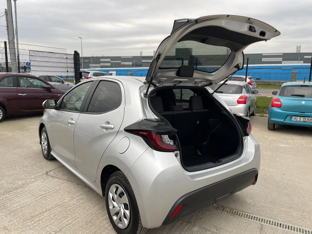 201 Toyota Yaris 1.0 Automatic 5dr Model - Image 4