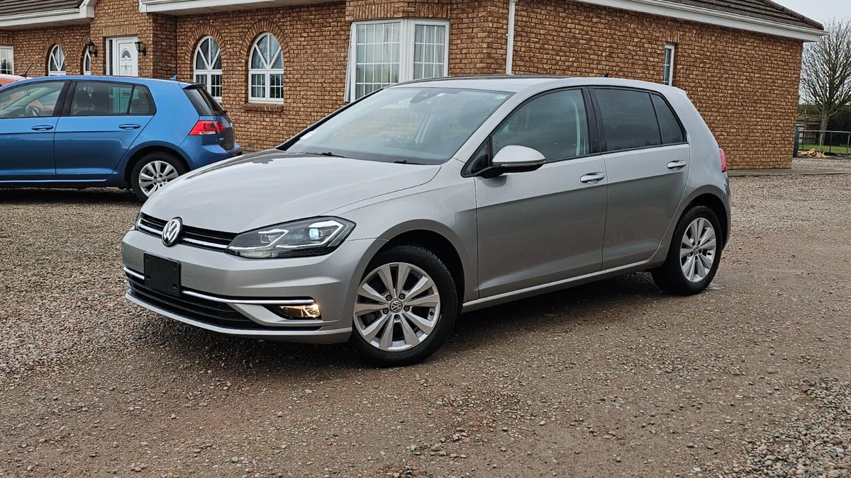 181 Volkswagen Golf Comfortline 27,500 Kms - Image 2