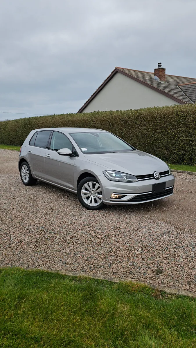181 Volkswagen Golf Comfortline 27,500 Kms - Image 4