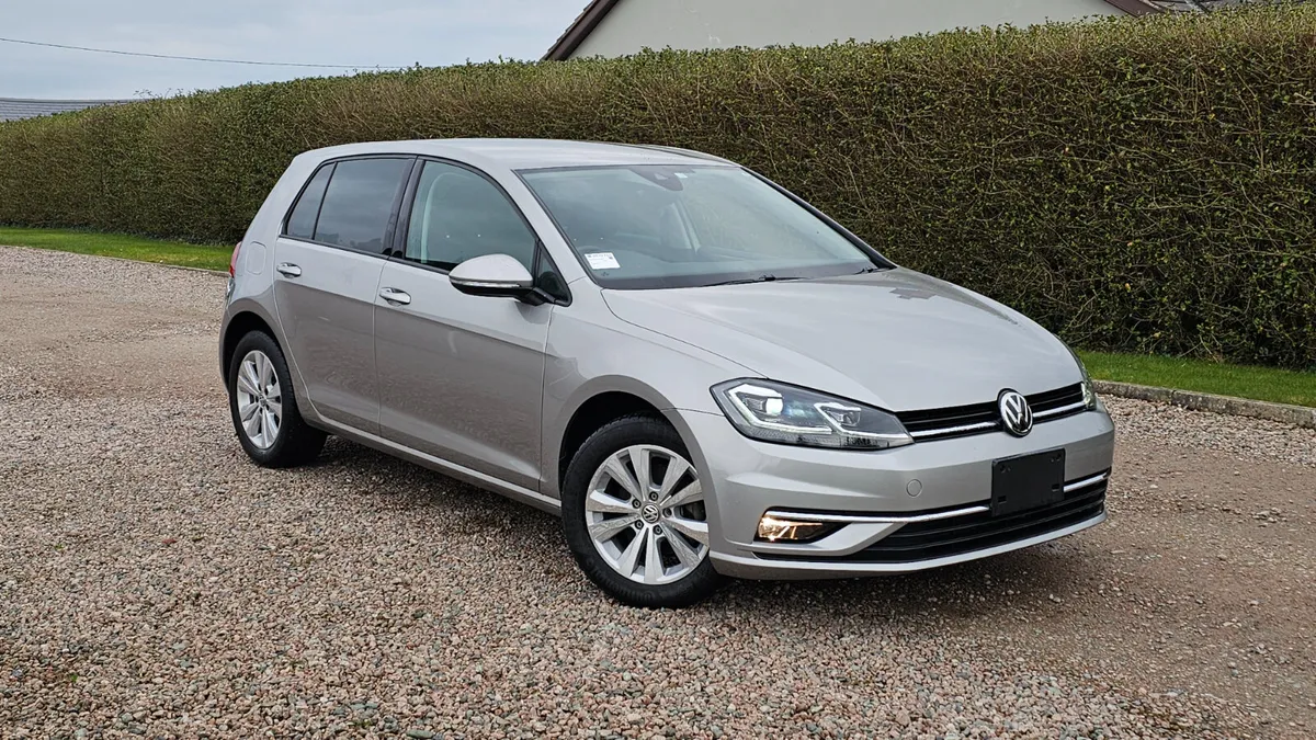 181 Volkswagen Golf Comfortline 27,500 Kms - Image 3