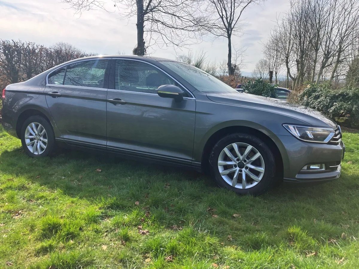 Volkswagen Passat - Image 2