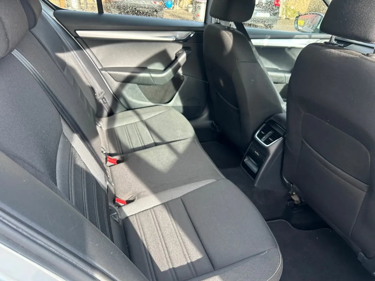 Skoda Octavia 2018 AMBITION 1.6TDI - Image 4