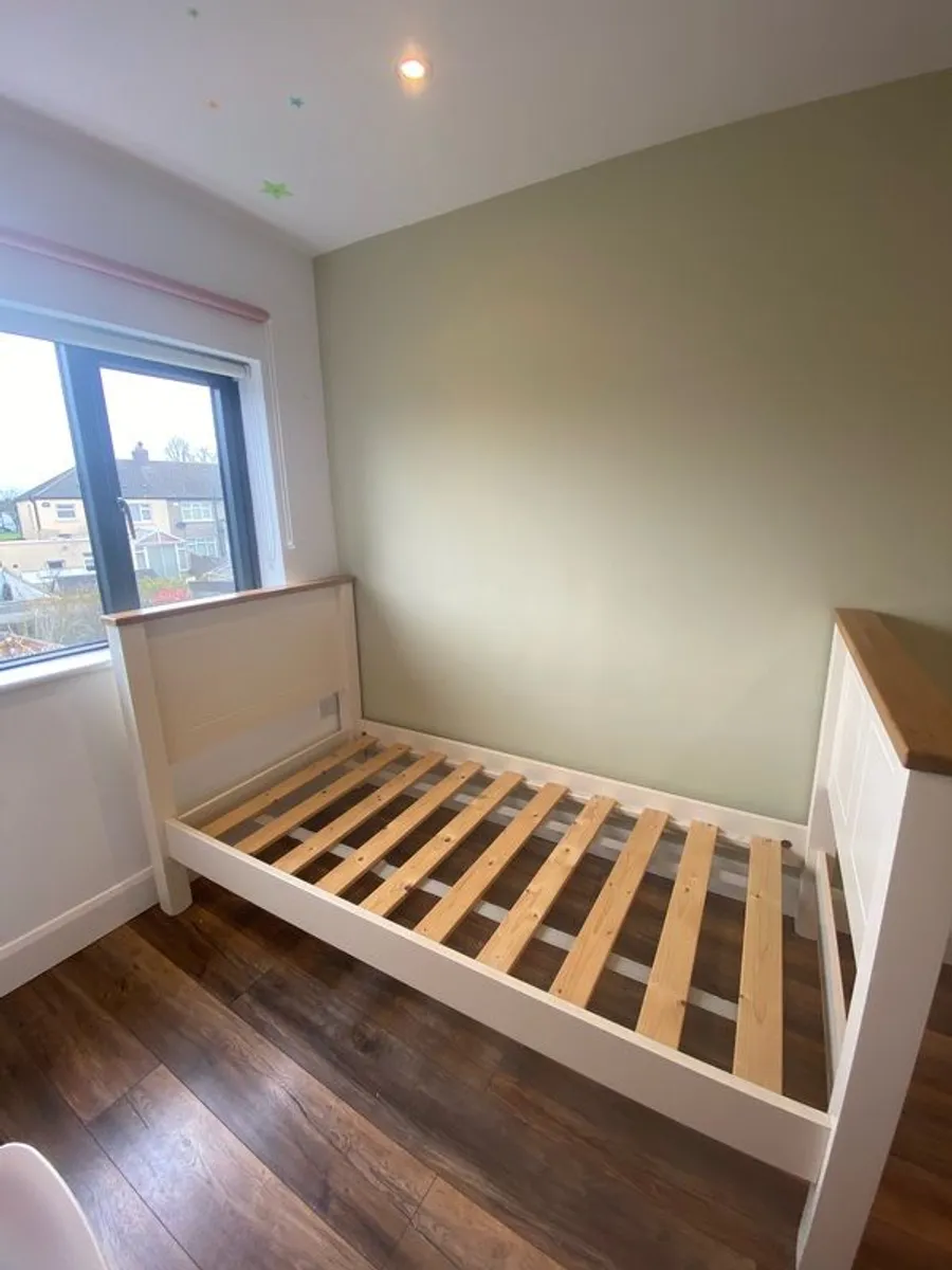 2 x Solid oak beds