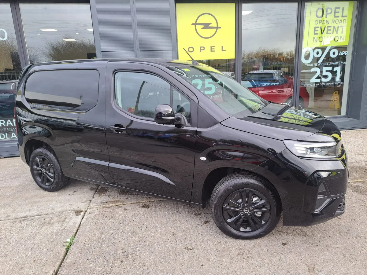 2025 Opel Combo Sportive - Image 2