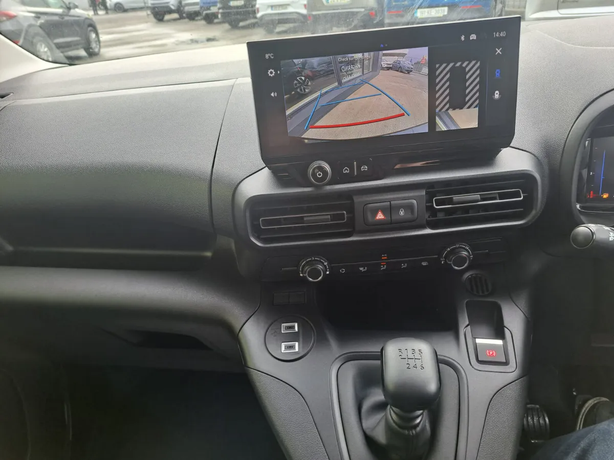 2025 Opel Combo Sportive - Image 4