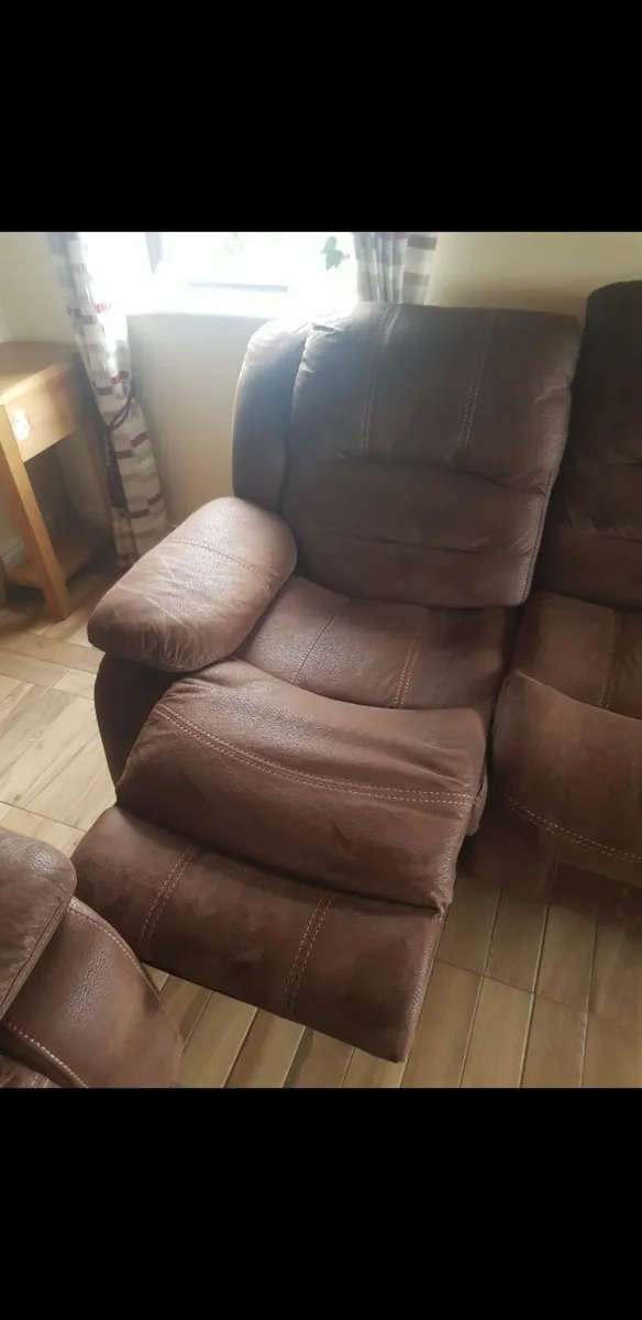 suite for sale reclining - Image 2
