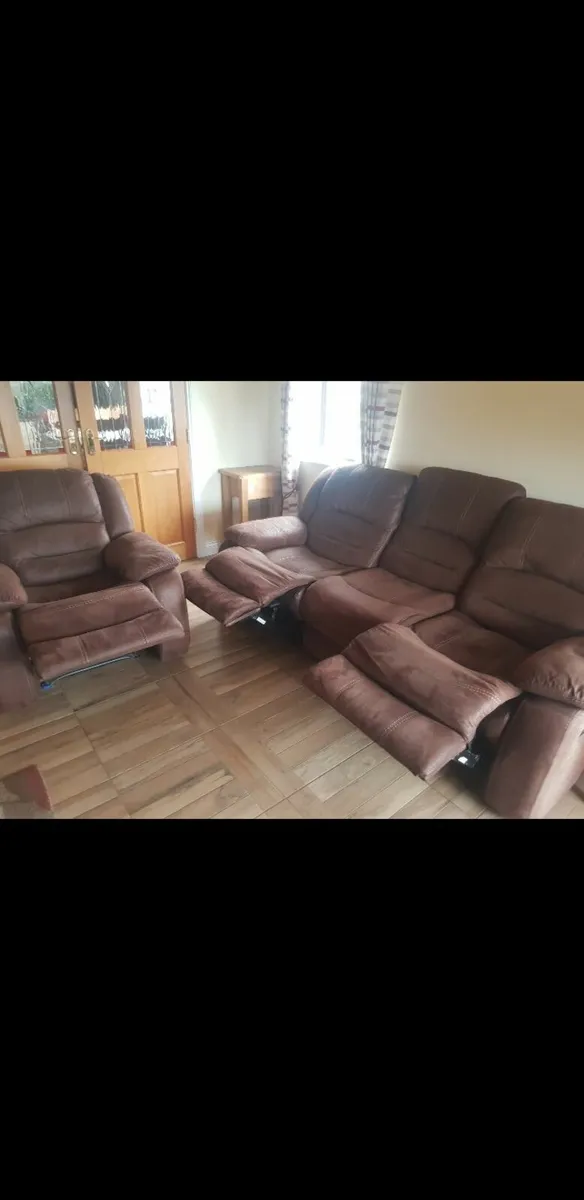 suite for sale reclining - Image 4