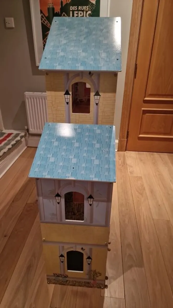 KidKraft Majestic Mansion Wooden Dolls House with Furniture and Accessories Included, 4 Storey Play Set with a Cat, Garage and Lift for 30 cm/12 Inch Kids' Toys - Image 3