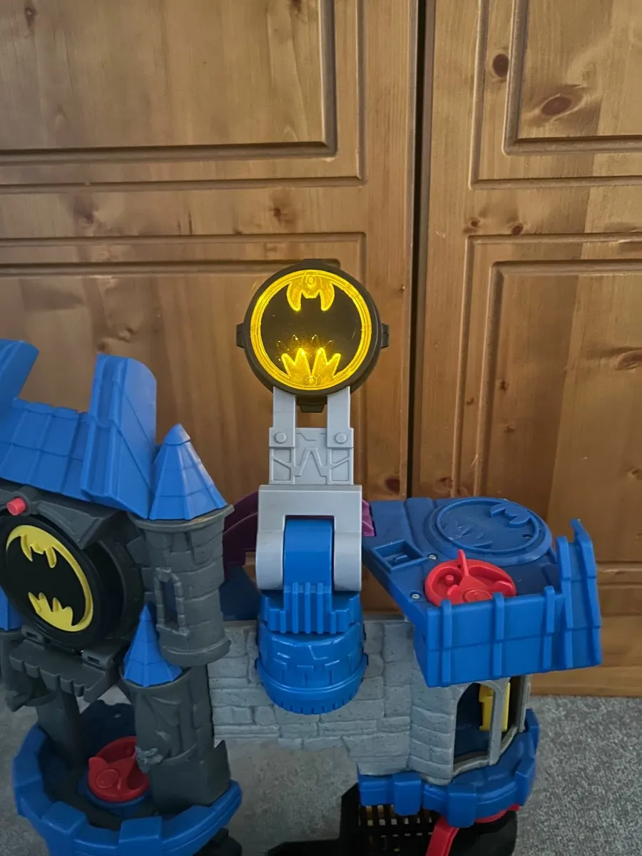 PAW PATROL TOWER AND Fisher Price BATCAVE - Image 4
