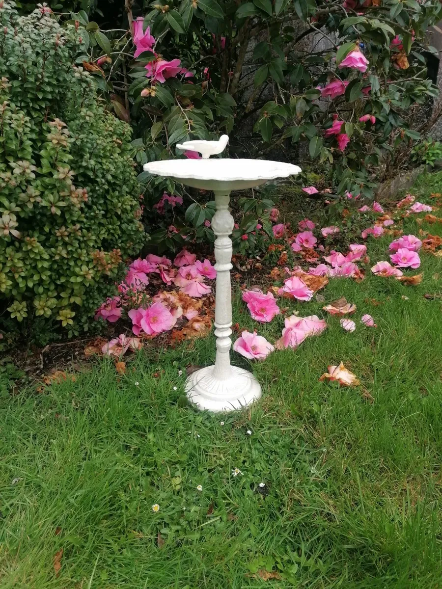 Bird Bath / Bird Feeder Victorian Style - Image 1