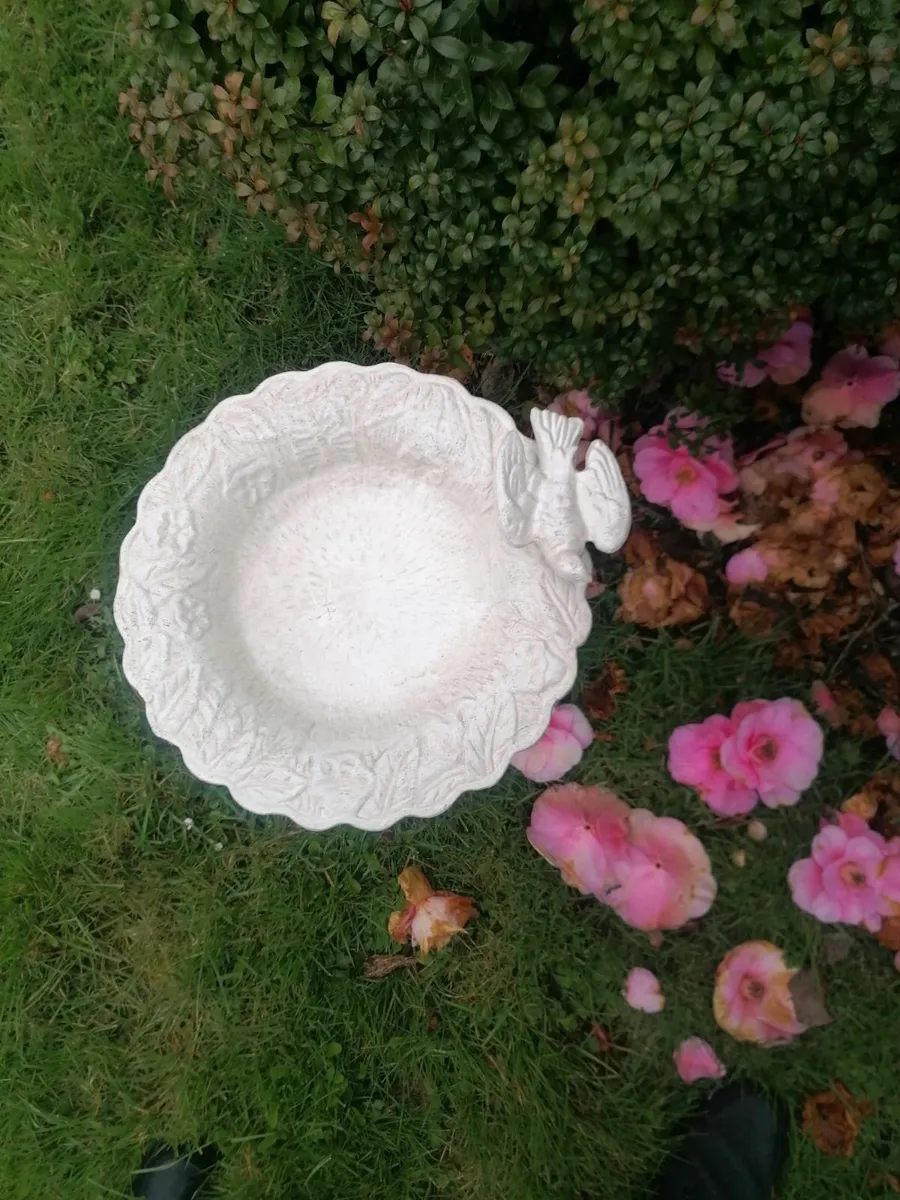 Bird Bath / Bird Feeder Victorian Style - Image 2