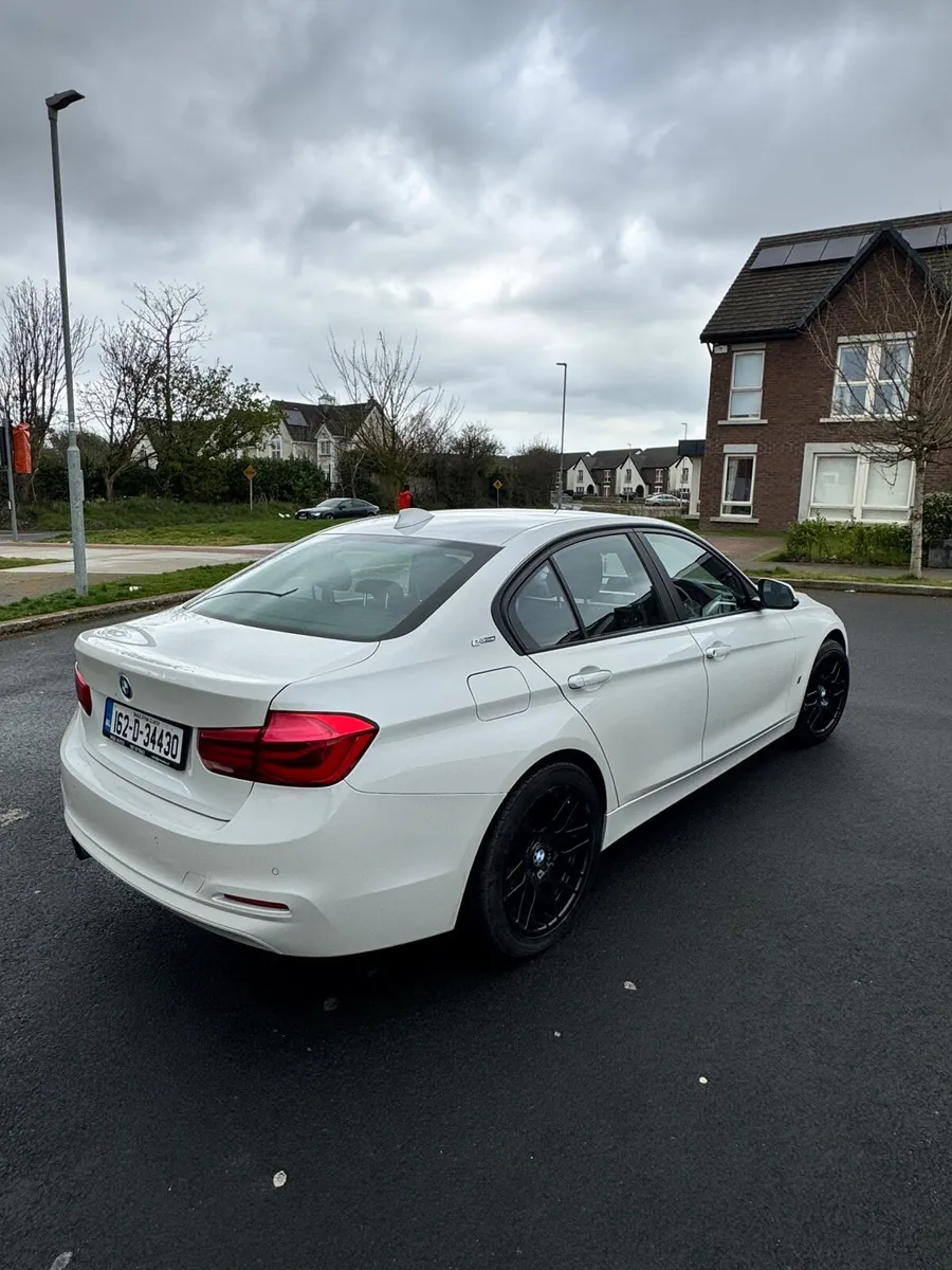 Car - Image 3