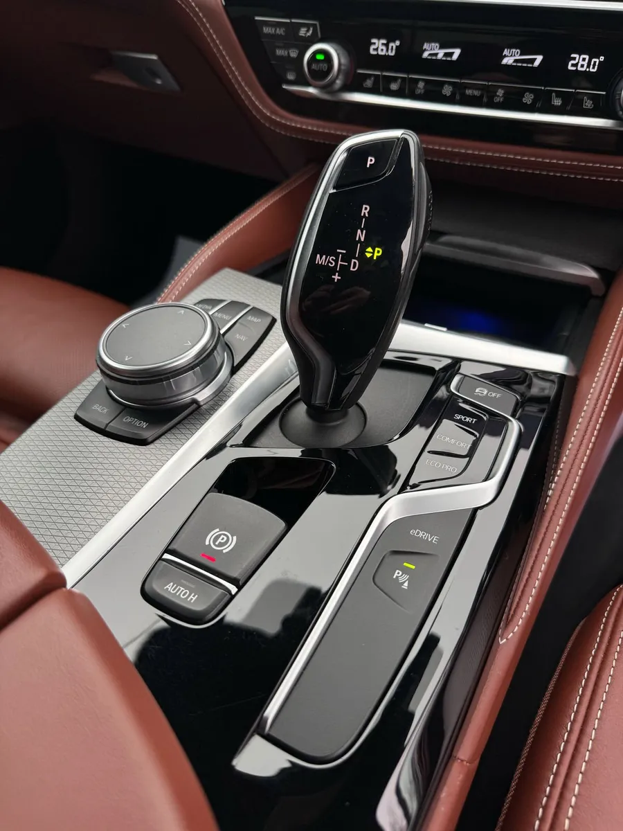 191 BMW  530e M-SPORT Plug in Hybrid Low Miles - Image 3