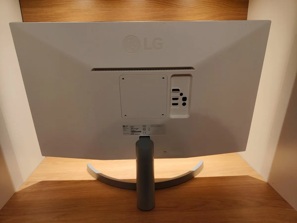 Lenovo Thinkcentre Mini PC with 27" 4K Monitor - Image 4