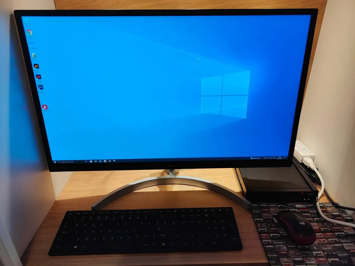 Lenovo Thinkcentre Mini PC with 27" 4K Monitor - Image 1