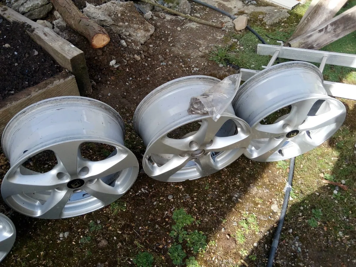 Alloy wheels - Image 1