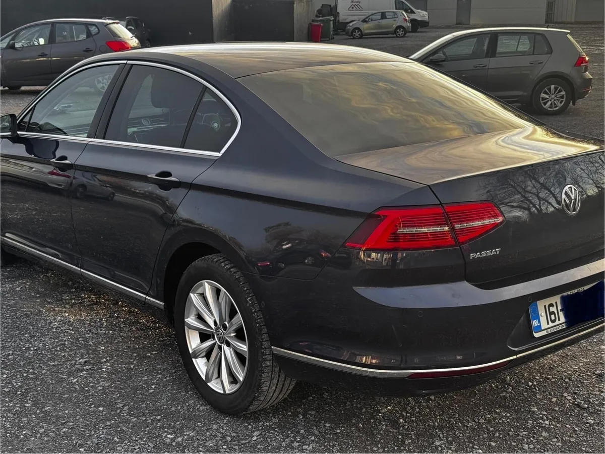 Volkswagen Passat - Luxury Trim - Image 3