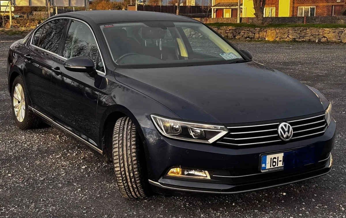 Volkswagen Passat - Luxury Trim - Image 2