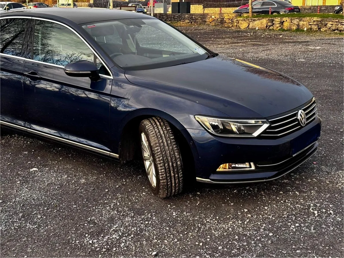 Volkswagen Passat - High Line - Luxury Trim - Image 2