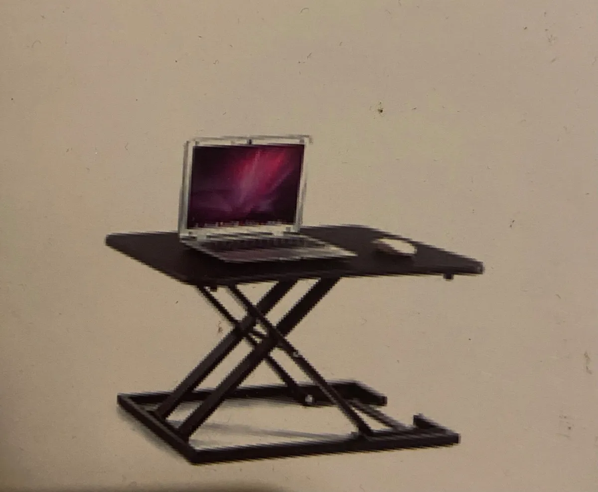 Standing desk - adjustable - Image 1
